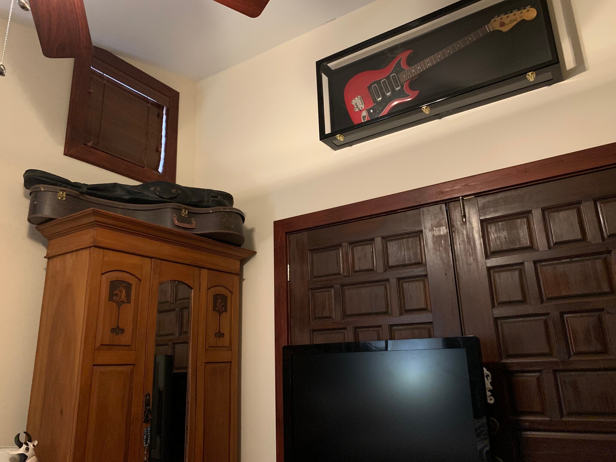 Music themed private bedroom. - 905 Prospect Ave