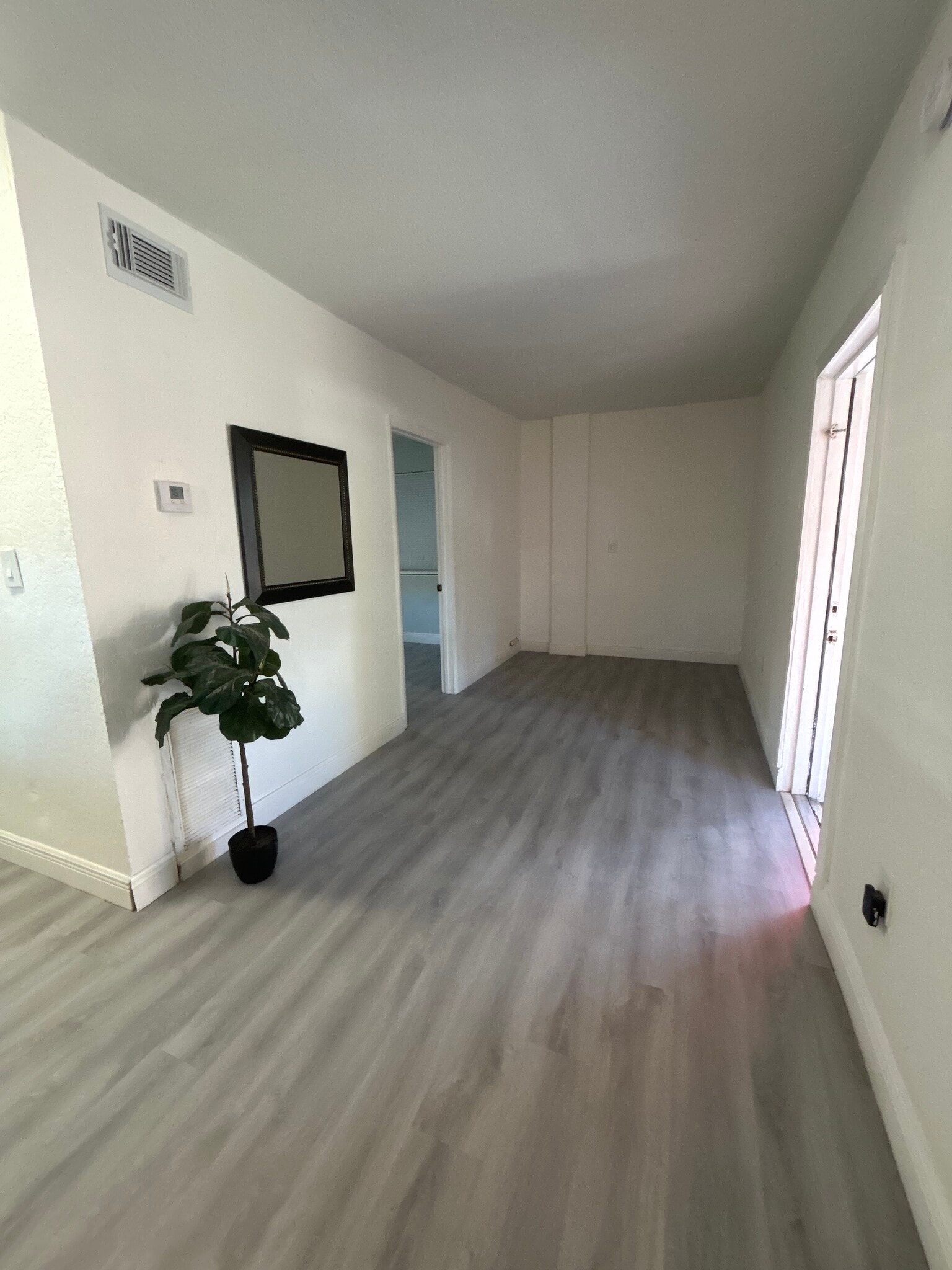 Building Photo - 927 SW 71st Ct