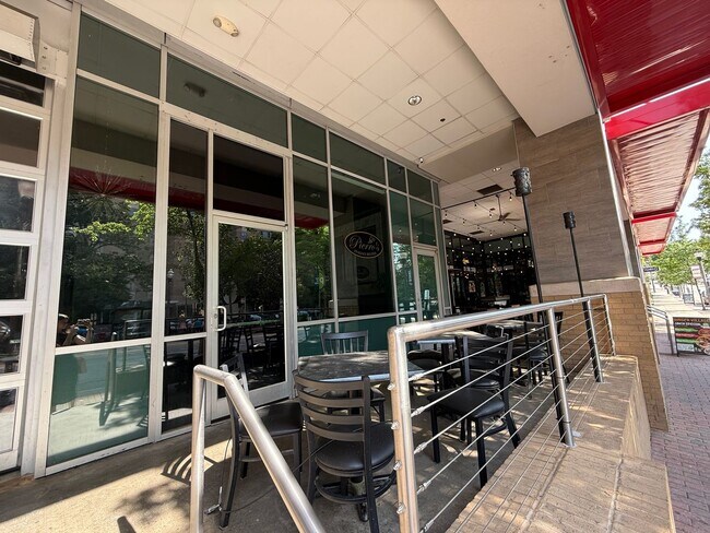 Building Photo - Stunning 1BD, 1.5BA Downtown Raleigh Condo...