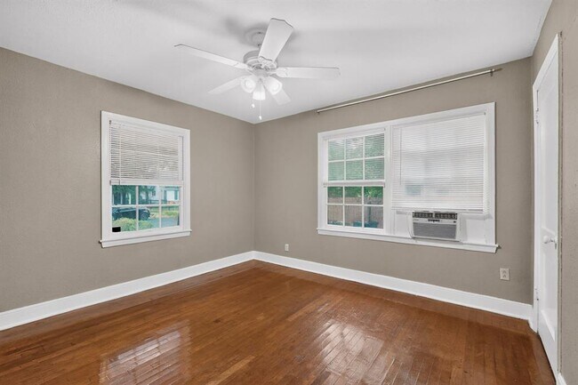 Building Photo - 3100 Breeze Terrace