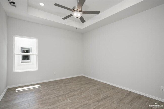 Building Photo - 33 Puffin Ave
