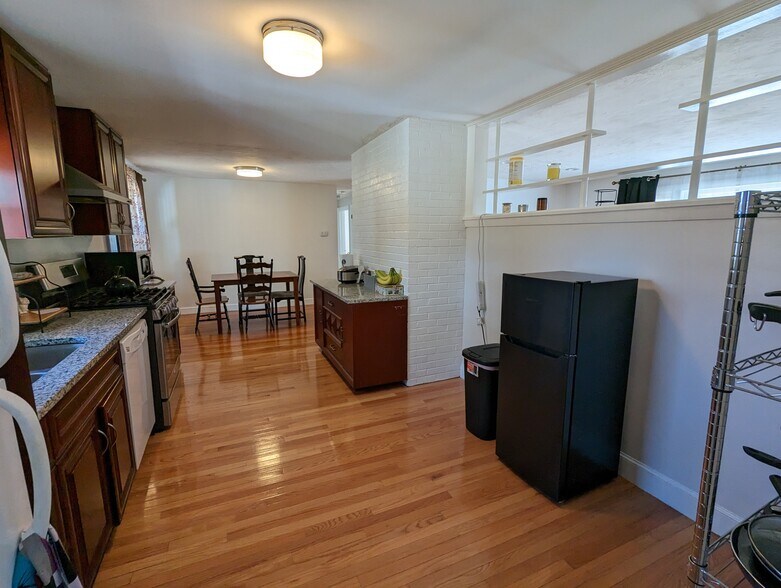 Kitchen - 32 Dean Rd