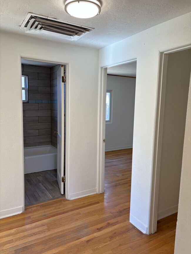 Building Photo - 2425 Mountain Rd NW