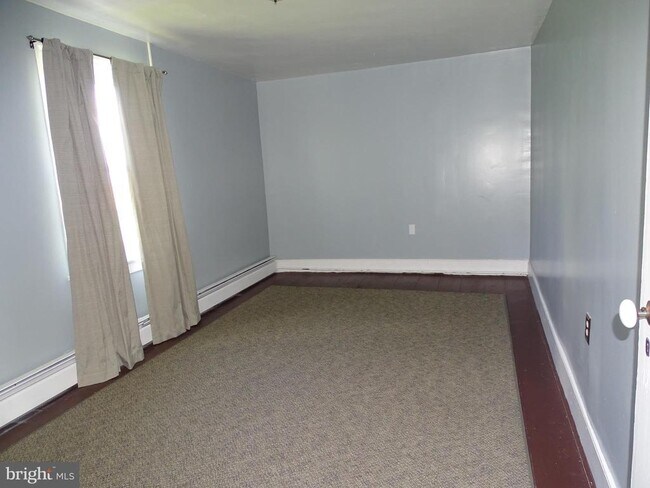 Building Photo - 1410 Gillan Dr