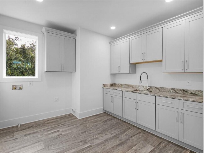 Building Photo - 3258 S Bay Dr