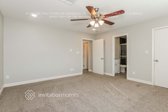 Building Photo - 2461 E Manhatton Dr