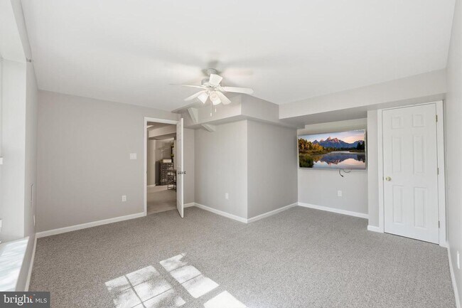 Building Photo - 34 Westhampton Ct