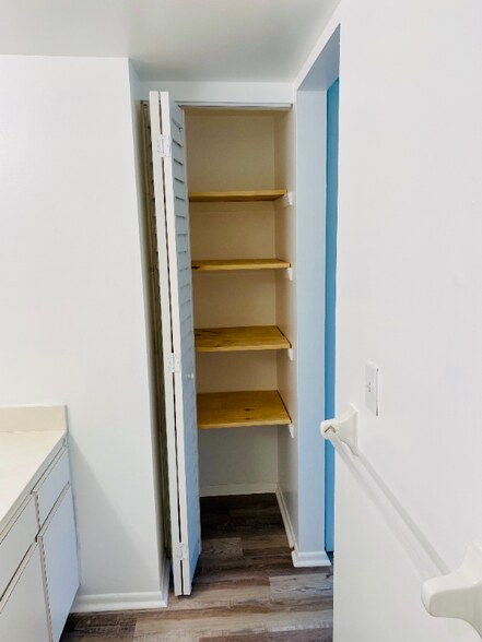 Building Photo - 420 Breakwater Dr