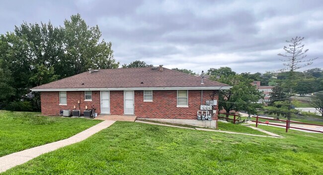 Primary Photo - 611 Cherry St