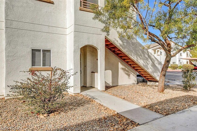 Building Photo - 5650 E Sahara Ave