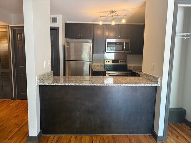Building Photo - Renovated 1 Bedroom in South Nashville - $99 Deposit Special!