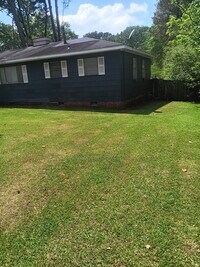 Building Photo - Teresa