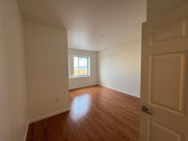 Building Photo - 1 Cityview Ln