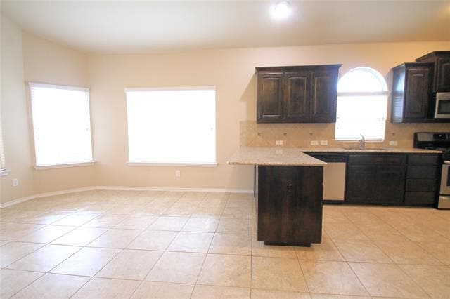 Building Photo - 4817 Green River Dr