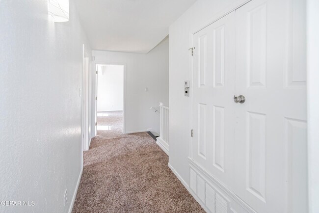 Building Photo - 908 Los Pinos Way
