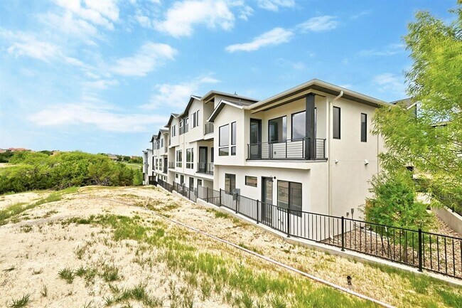 Building Photo - 2050 Lohmans Spur Rd
