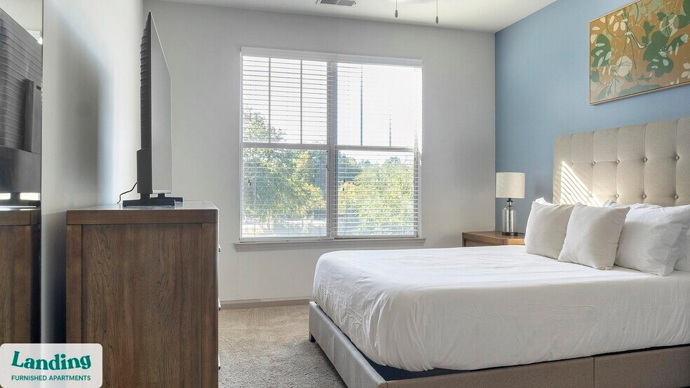 Building Photo - 900 E Six Forks Rd