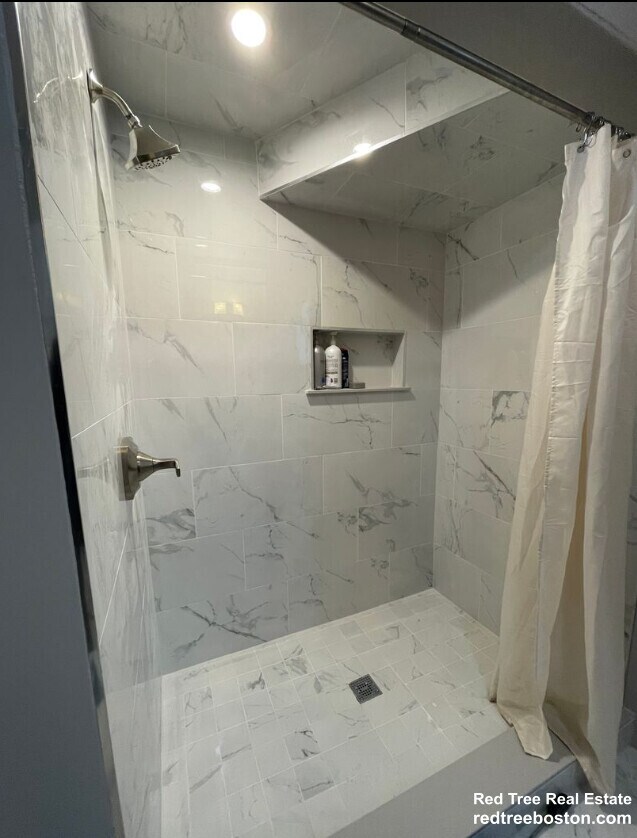 Building Photo - 63 Hillside St