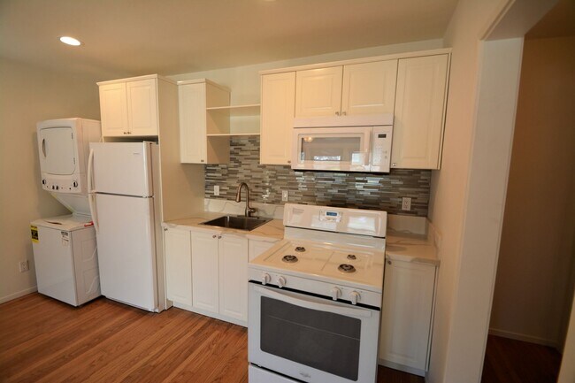 1918 Carmelina Dr 1918 Carmelina - 1918 Carmelina Dr San Diego Ca Building Photo 