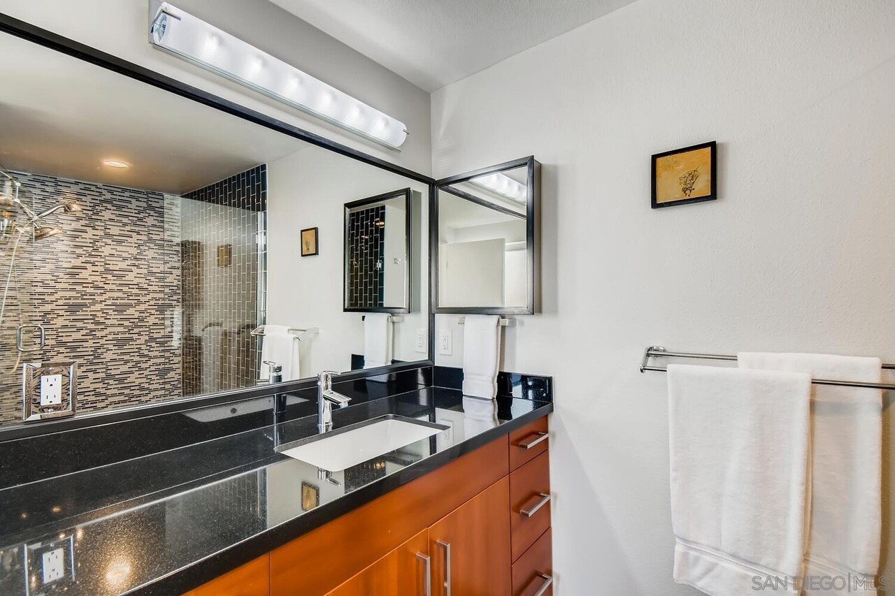 Building Photo - 991 Sigsbee St