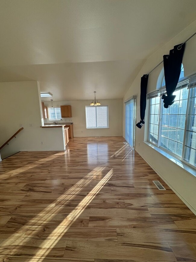 Building Photo - 3 bedroom in downtown Eagle River