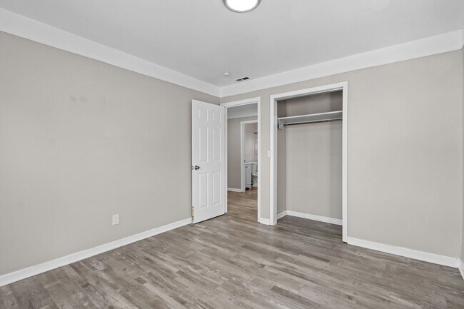 Building Photo - Beautifully Updated Ranch with large back ...
