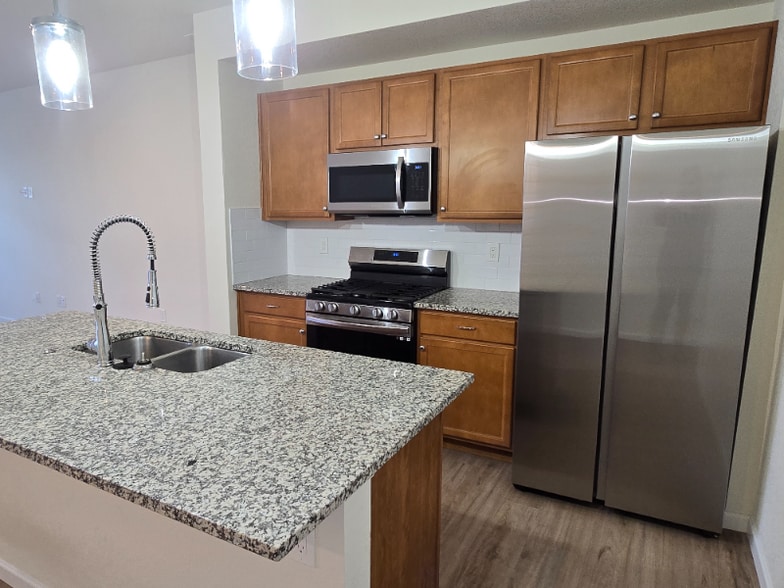 Building Photo - 1551 Spring Water Pt