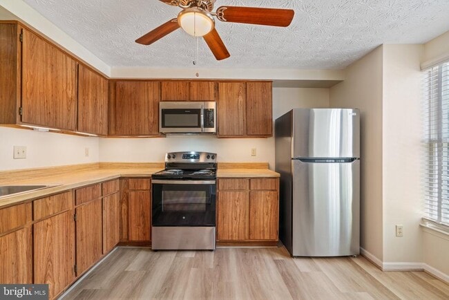 Building Photo - 15649 Mews Ct