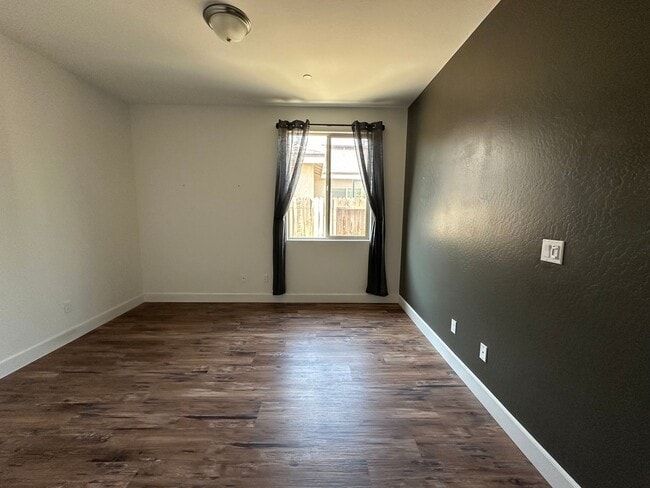 Building Photo - NW Visalia Home Coming Soon!