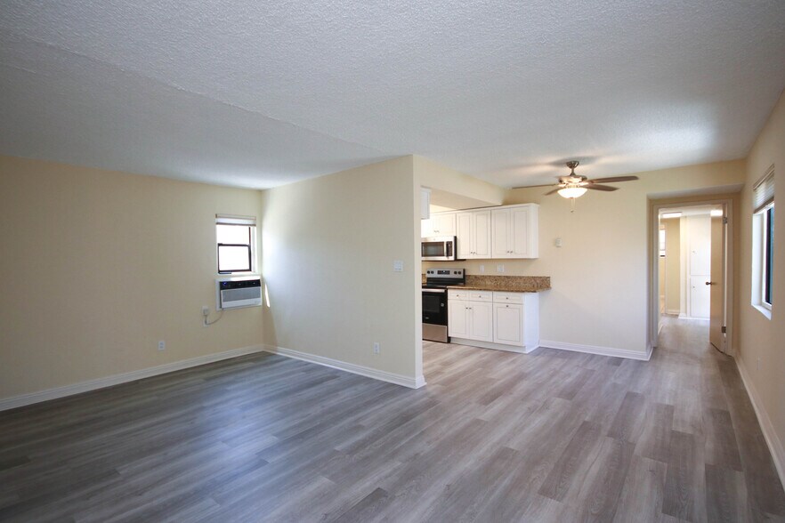 Building Photo - 874 S Marengo Ave