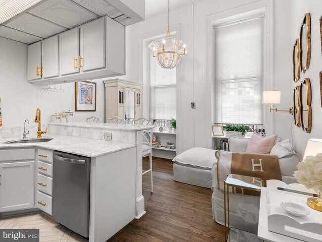 Building Photo - 2122 Spruce St