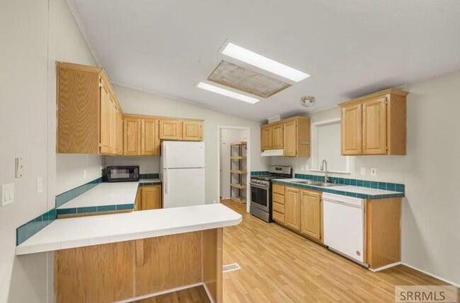 Building Photo - Stunning St. Anthoney Home: Recently Remod...