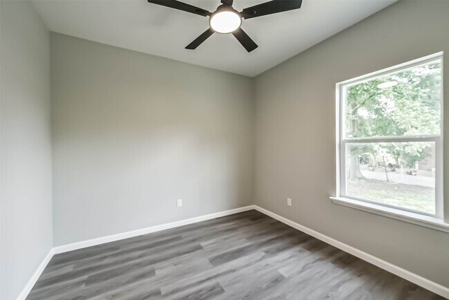 Building Photo - 3007 Bringhurst St