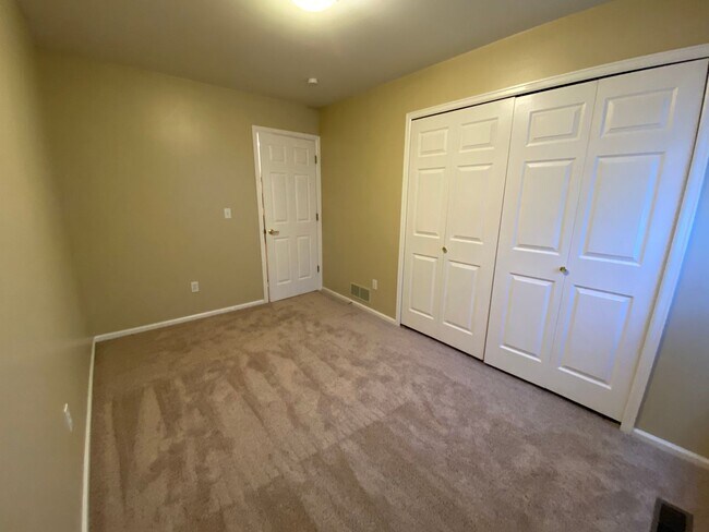 Building Photo - 2612 Somerville Ct