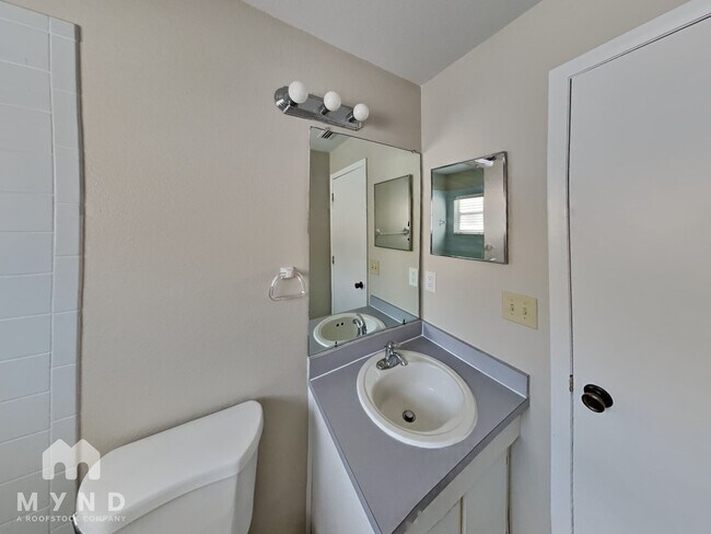 Building Photo - 11211 Sailbrooke Dr