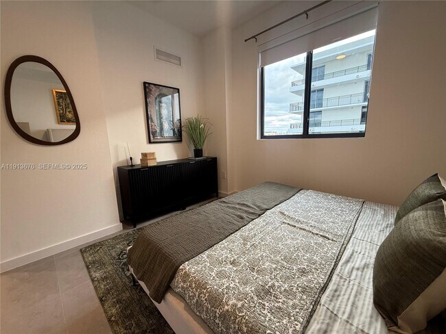 Building Photo - 2001 Van Buren St