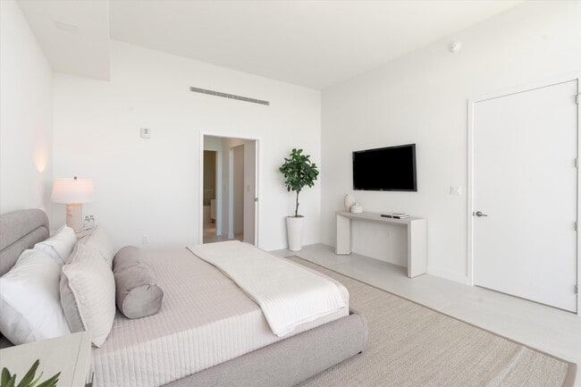 Building Photo - 900 N Ocean Blvd