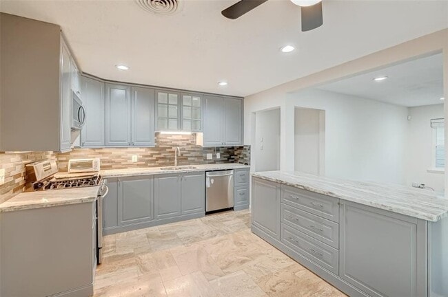 Building Photo - 5410 De Milo Dr