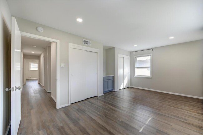 Building Photo - 6026 Clarewood Dr