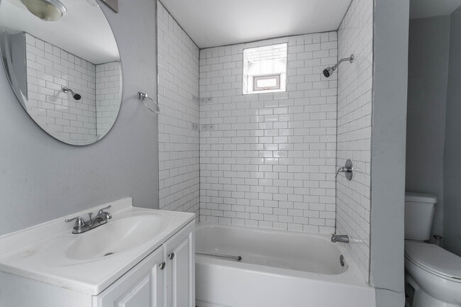 Building Photo - 2652 W 21st St