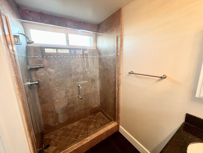 Building Photo - Modern 2BR/2BA Hillcrest Condo with Private Balcony & Amenities