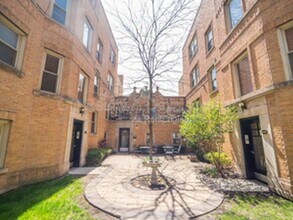 Building Photo - 1671 W Farwell Ave