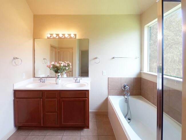Building Photo - 24510 Avellino Ct