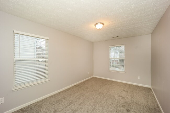 Building Photo - 9497 Lakeview Rd