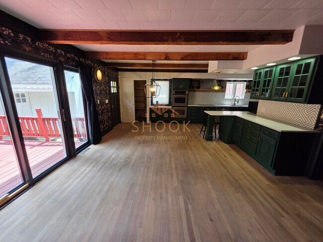 Building Photo - AVAILABLE JANUARY 2027 - BEAUTIFUL AND UNIQUE 4 BR HOME ACROSS CAMPUS