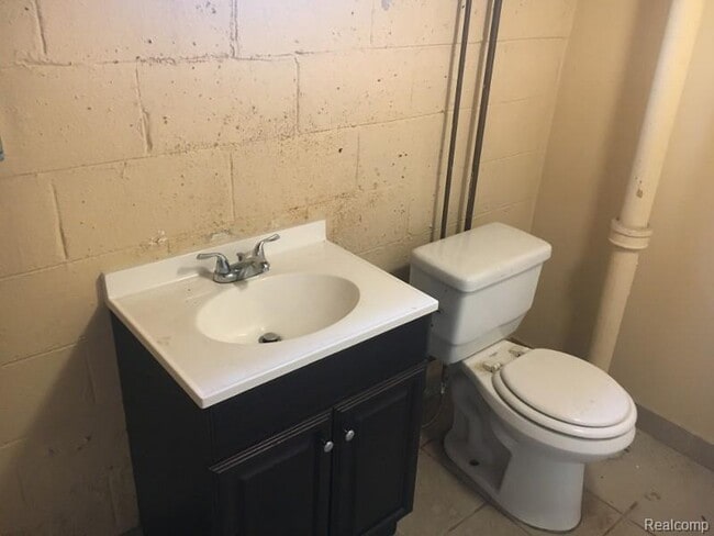 Building Photo - 12851 Rosemary Blvd