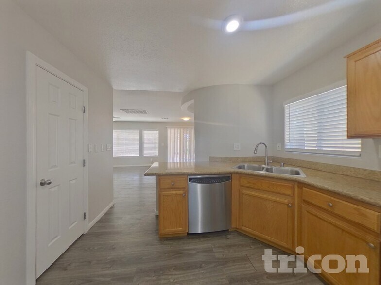 Building Photo - 5915 Balsam Pine Dr