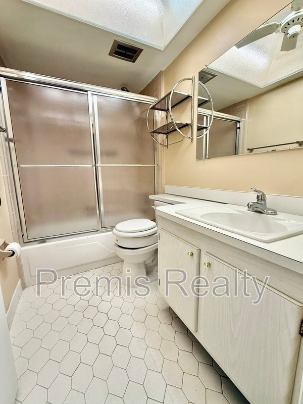 Building Photo - 1235 S Highland Ave