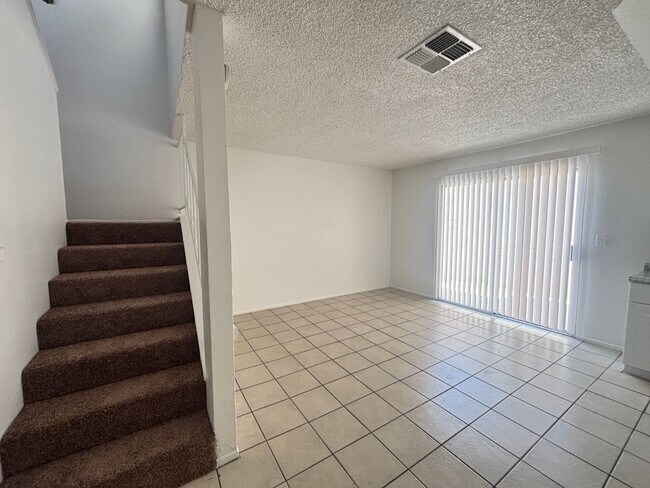 Building Photo - East Palmdale Townhouse