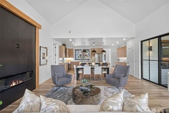 Building Photo - Brand NEW 3 Bedroom Condo for rent in Lynden!